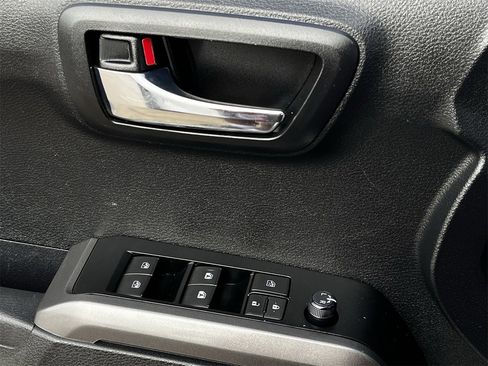 Used 2023 Toyota Tacoma TRD Off-Road image 21