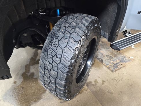 Used 2024 GMC Sierra 2500 AT4X image 35