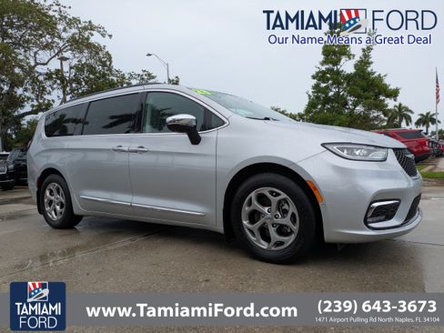 Used 2023 Chrysler Pacifica Limited w/ Uconnect Theater Family Group FWD image 1