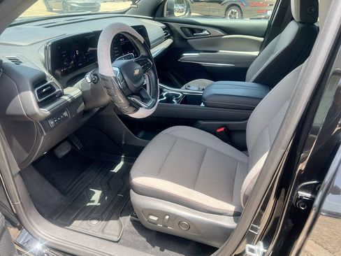 Used 2025 Chevrolet Traverse LT AWD/4WD image 12