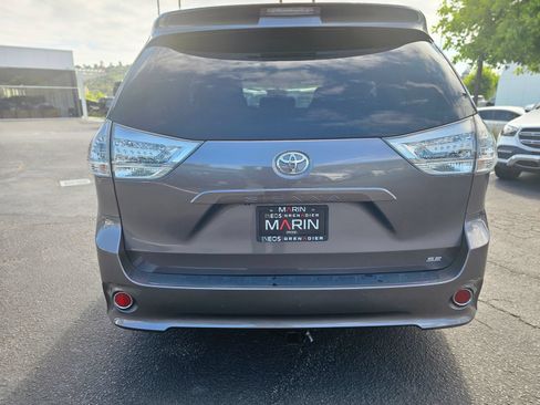 Used 2012 Toyota Sienna SE FWD image 3