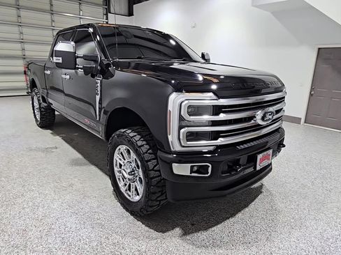 Used 2025 Ford F250 Platinum w/ Platinum Plus Package AWD/4WD image 3