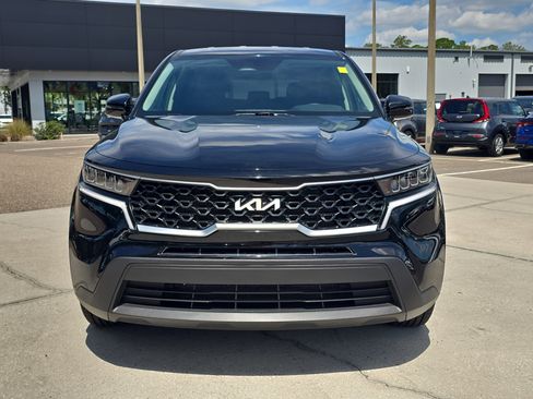 Certified 2023 Kia Sorento LX FWD image 2
