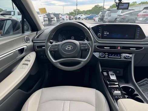 Used 2023 Hyundai Sonata Limited w/ Preferred Accessory Package FWD image 12