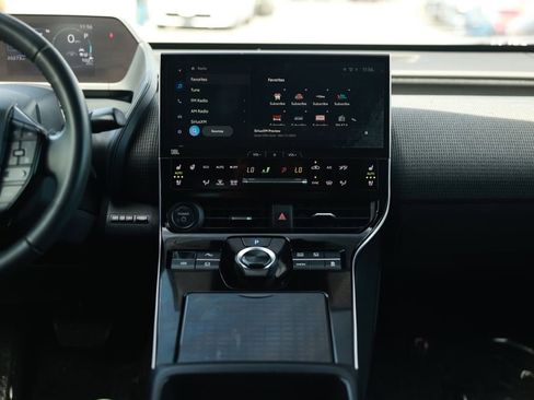 Used 2023 Toyota bZ4X Limited image 27