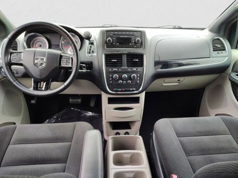 Used 2016 Dodge Grand Caravan SE image 11