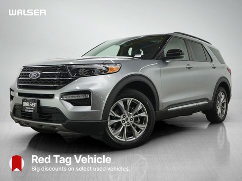 Used 2024 Ford Explorer XLT w/ Equipment Group 202A AWD/4WD image 1