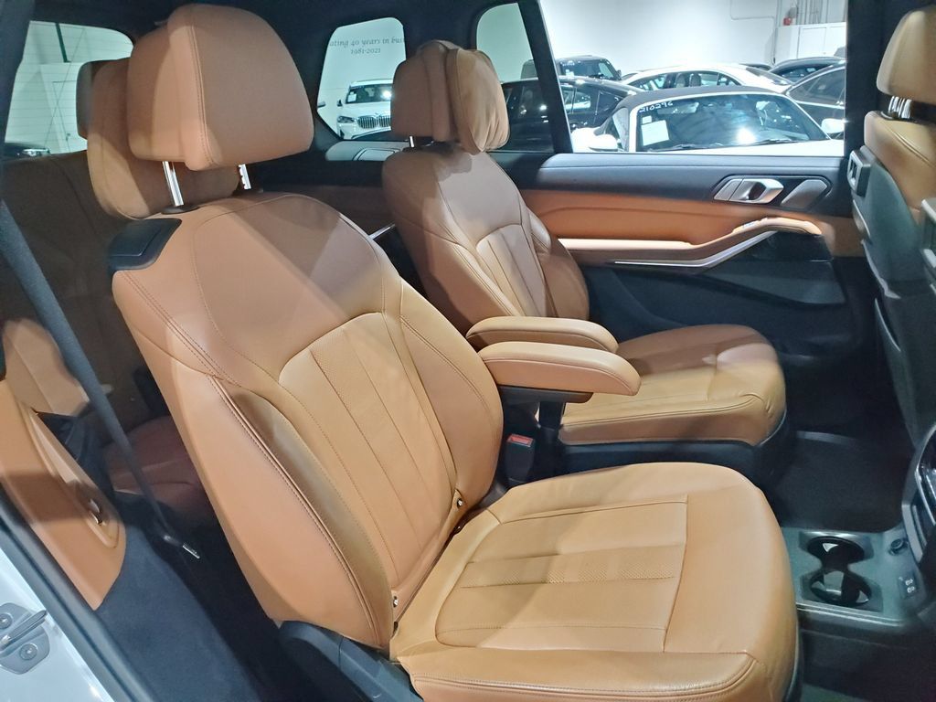Used 2019 BMW X7 xDrive50i w/ M Sport Package AWD/4WD image 22