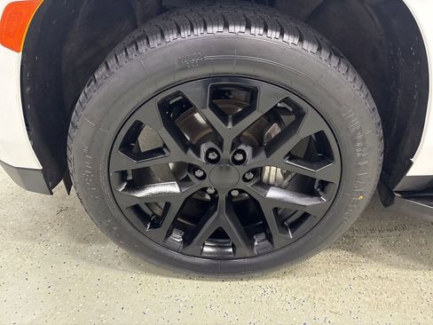 Used 2021 GMC Yukon XL Denali AWD/4WD image 11