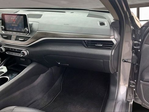 Used 2024 Nissan Altima 2.5 SV image 25