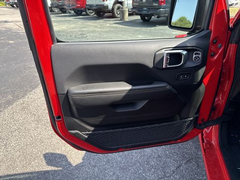 Certified 2025 Jeep Wrangler Unlimited Sahara w/ Safety Group AWD/4WD image 13