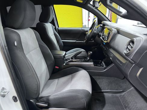 Used 2023 Toyota Tacoma TRD Off-Road image 16