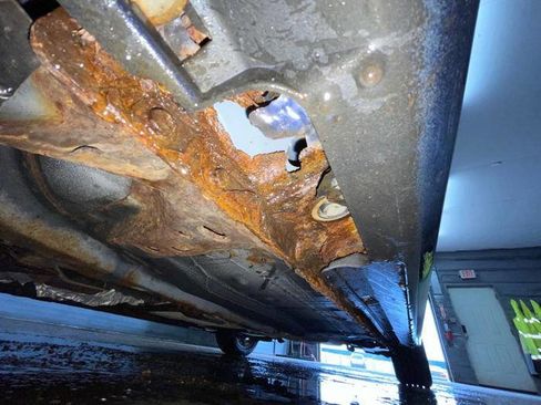 Used 2004 MAZDA MAZDA3 s w/ Moonroof & 6-CD Pkg image 12