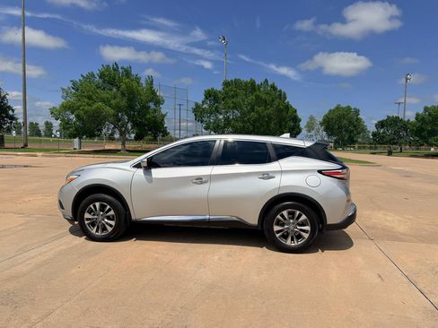 Used 2016 Nissan Murano S FWD image 3