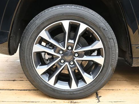 Used 2023 Jeep Grand Cherokee Overland w/ Advanced Protech Group III AWD/4WD image 14