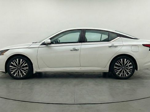 Used 2025 Nissan Altima 2.5 SV FWD image 5