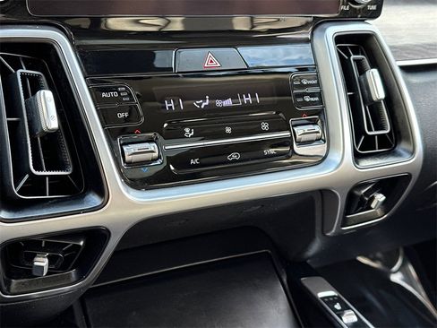 Used 2022 Kia Sorento EX w/ Panoramic Sunroof Package image 31