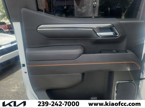 Used 2025 GMC Sierra 1500 AT4 w/ AT4 Premium Package AWD/4WD image 11