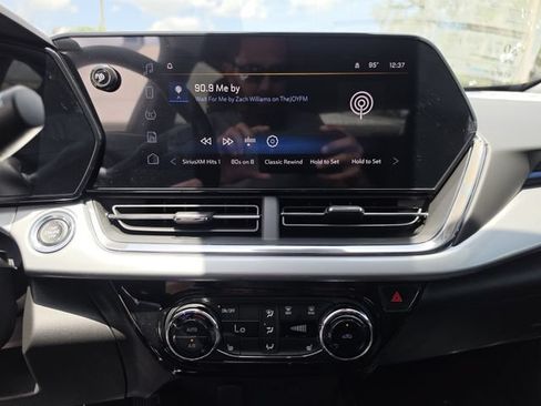 New 2026 Chevrolet Trax LT w/ LT Convenience Package FWD image 23
