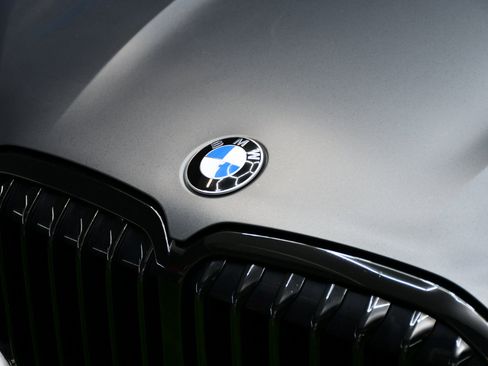 Used 2022 BMW X7 M50i w/ Executive Package image 7