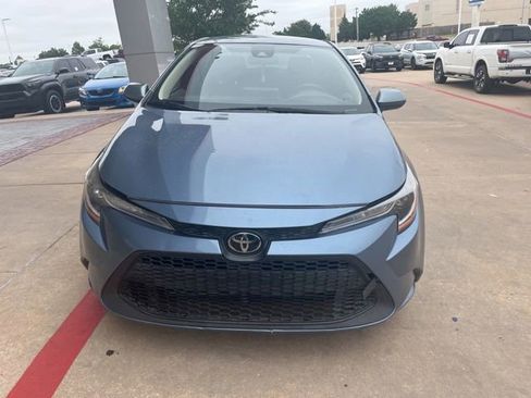 Used 2020 Toyota Corolla LE FWD image 3