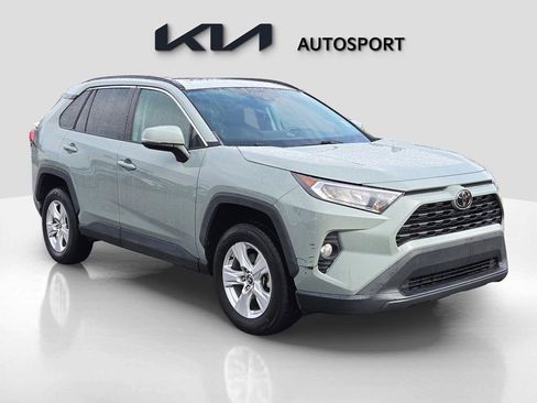 Used 2021 Toyota RAV4 XLE w/ Convenience Package image 3