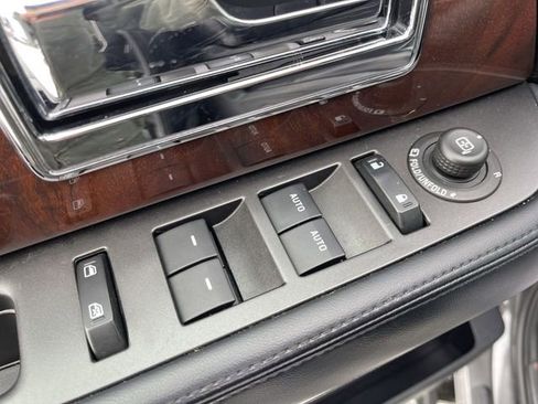 Used 2017 Lincoln Navigator Select image 13