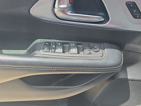Used 2023 Chrysler Pacifica Touring-L w/ S Appearance Package FWD image 25