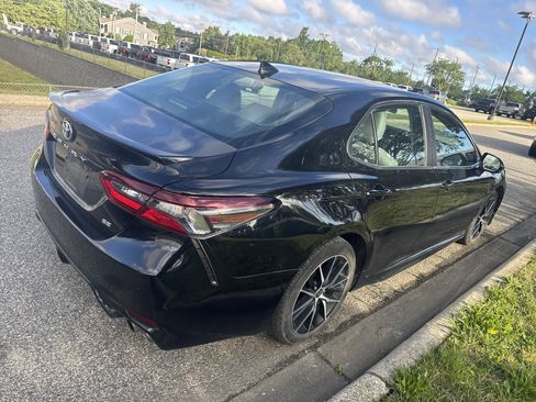 Used 2021 Toyota Camry SE FWD image 10
