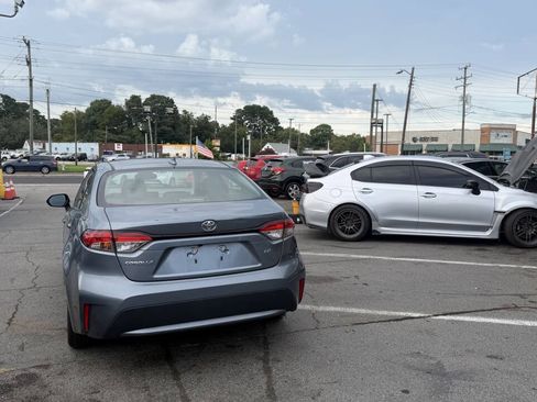 Used 2020 Toyota Corolla LE FWD image 14