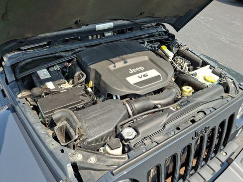 Used 2017 Jeep Wrangler Unlimited Sahara AWD/4WD image 26