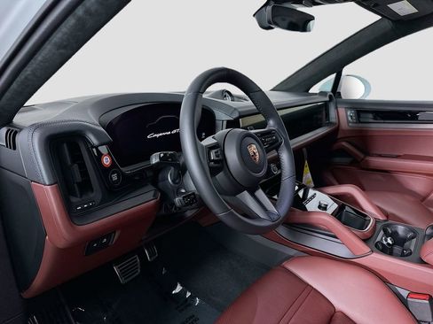 New 2026 Porsche Cayenne GTS image 4