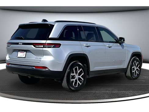 Certified 2024 Jeep Grand Cherokee Limited w/ Trailer Tow Package AWD/4WD image 18