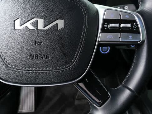 Used 2024 Kia Telluride EX image 11