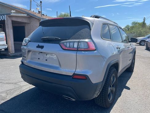 Used 2019 Jeep Cherokee Latitude Plus AWD/4WD image 3
