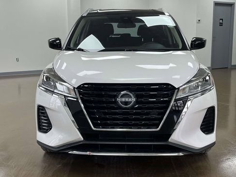Used 2024 Nissan Kicks SV image 2
