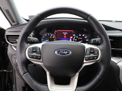 Used 2022 Ford Explorer XLT w/ Equipment Group 202A image 19