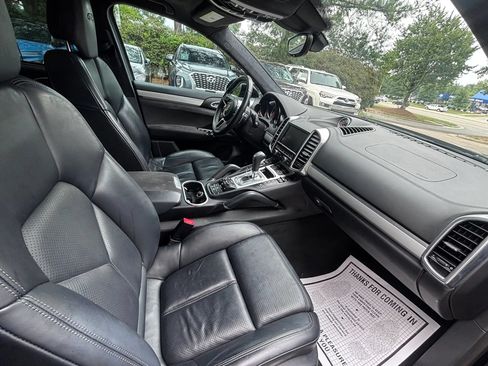 Used 2016 Porsche Cayenne GTS AWD/4WD image 10