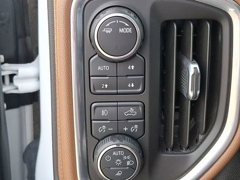 Used 2021 Chevrolet Silverado 1500 High Country image 22