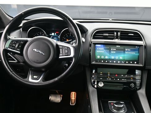 Used 2020 Jaguar F-PACE S image 11