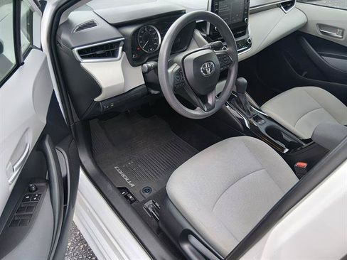 Used 2020 Toyota Corolla LE FWD image 9