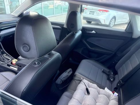 Used 2025 Volkswagen Jetta SE FWD image 14