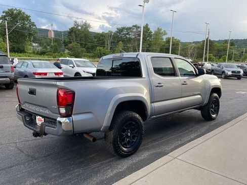 Used 2020 Toyota Tacoma SR5 AWD/4WD image 3