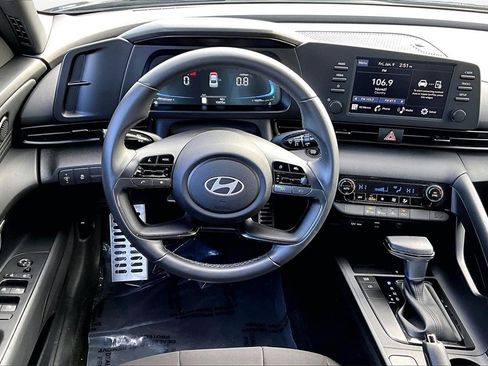 Used 2025 Hyundai Elantra Sport image 5