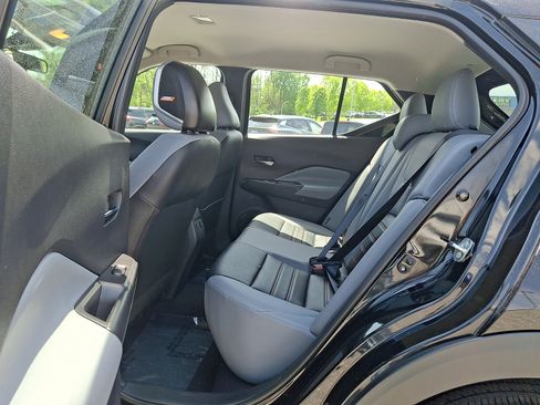 Used 2023 Nissan Kicks SR w/ SR Premium Package FWD image 10