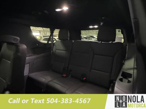 Used 2024 Chevrolet Suburban LT RWD image 28