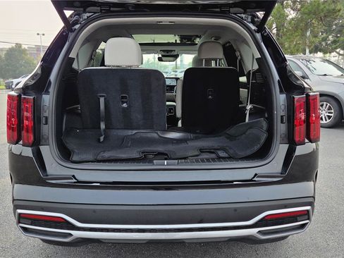 Certified 2023 Kia Sorento SX Prestige w/ Panoramic Sunroof Package AWD/4WD image 5