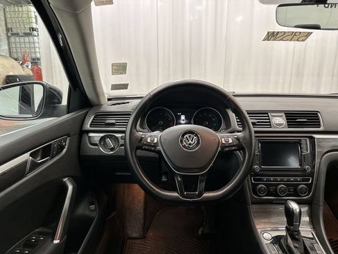 Used 2017 Volkswagen Passat 1.8T SE FWD image 14
