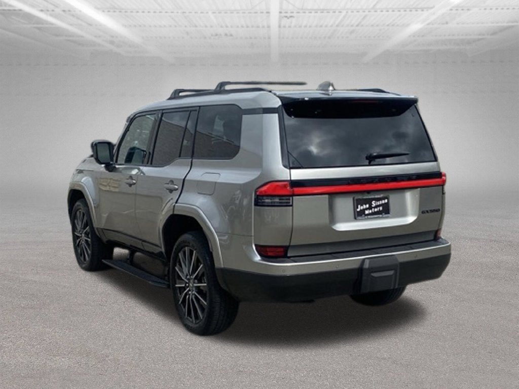 Used 2025 Lexus GX 550 w/ Accessory Package (2T) AWD/4WD image 3