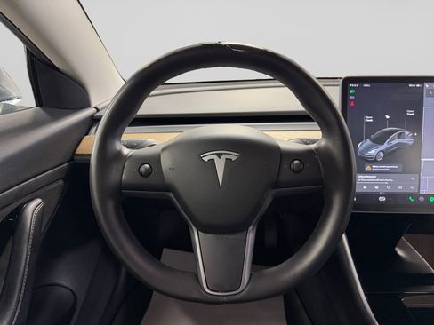 Used 2020 Tesla Model 3 Standard Range RWD image 16